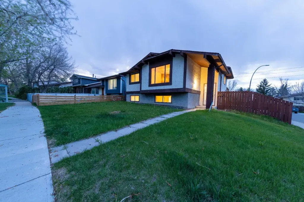 1132 Berkley Drive NW Calgary AB t3k1e4