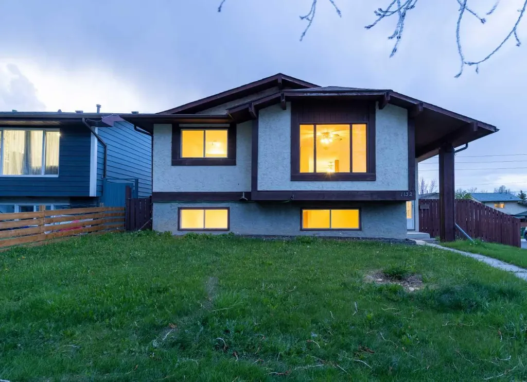 1132 Berkley Drive NW Calgary AB t3k1e4