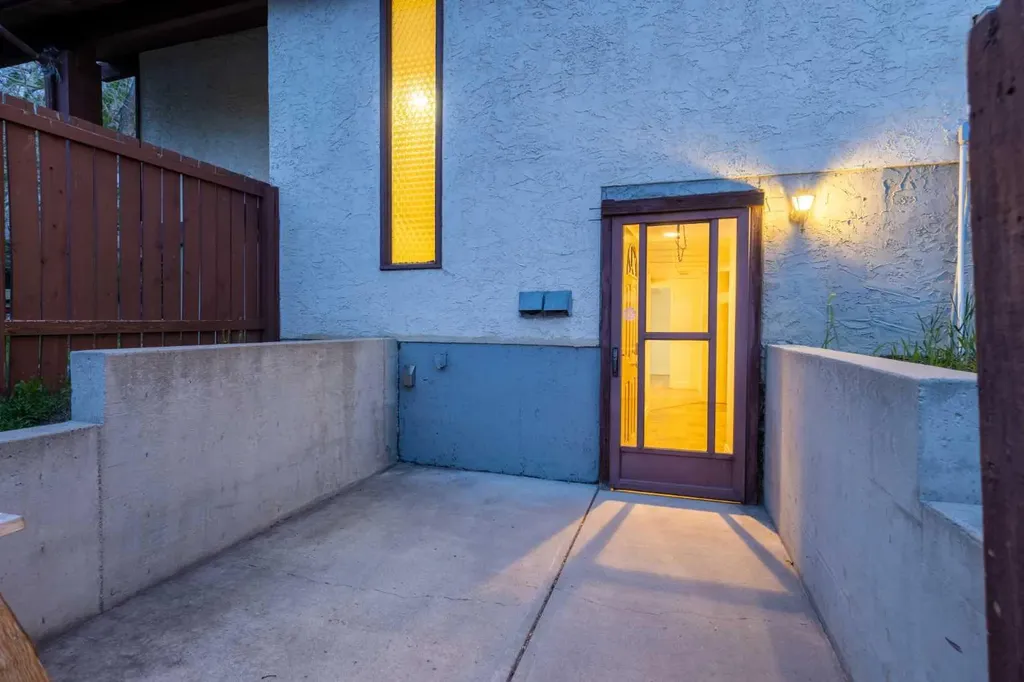 1132 Berkley Drive NW Calgary AB t3k1e4
