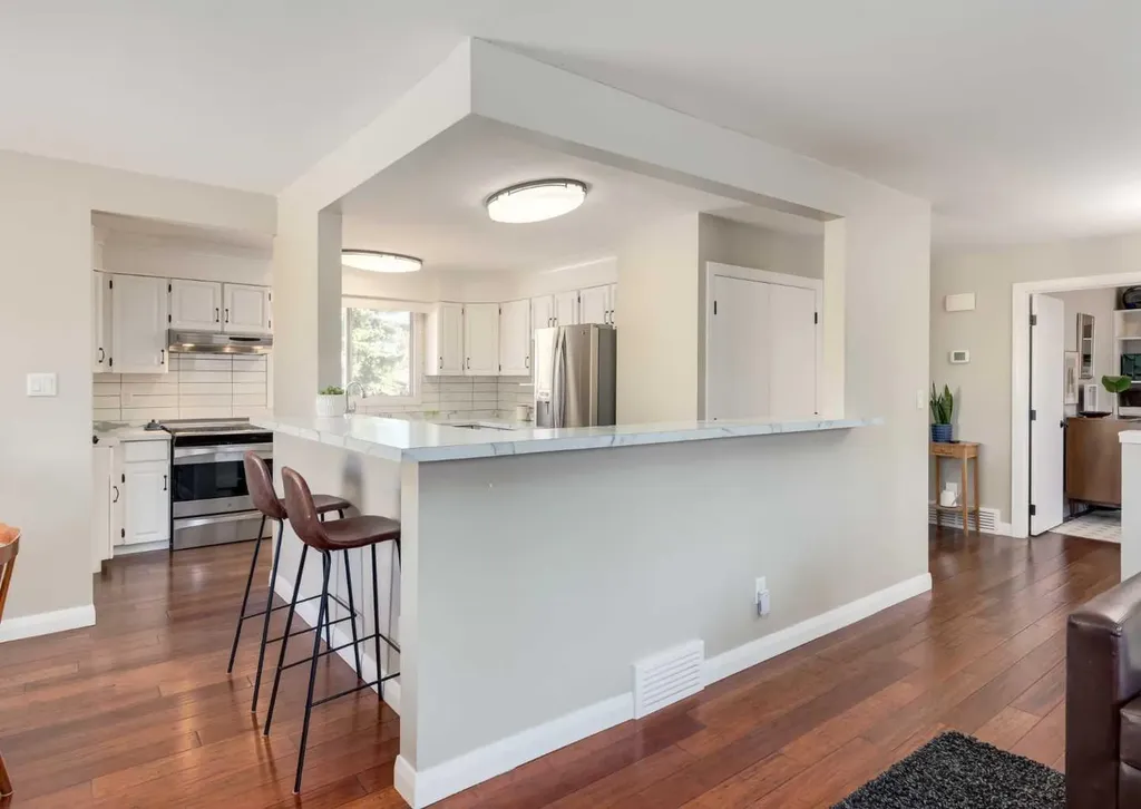 10012 Oakfield Drive SW Calgary AB T2V 4B4