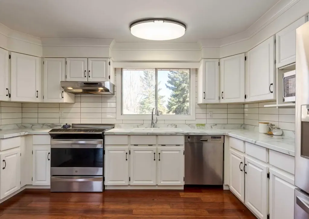 10012 Oakfield Drive SW Calgary AB T2V 4B4