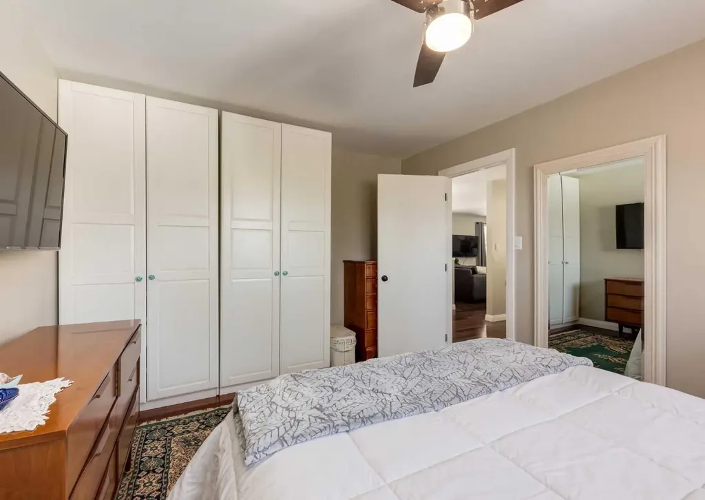 10012 Oakfield Drive SW Calgary AB T2V 4B4