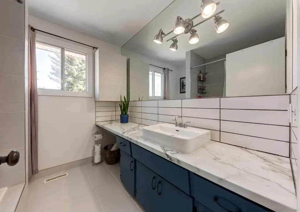 10012 Oakfield Drive SW Calgary AB T2V 4B4