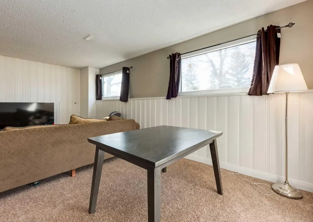 10012 Oakfield Drive SW Calgary AB T2V 4B4