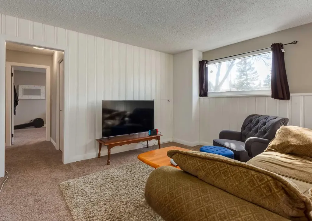 10012 Oakfield Drive SW Calgary AB T2V 4B4