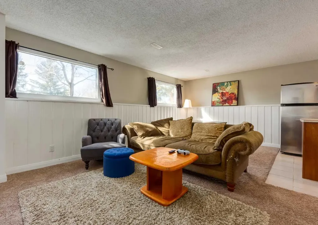10012 Oakfield Drive SW Calgary AB T2V 4B4