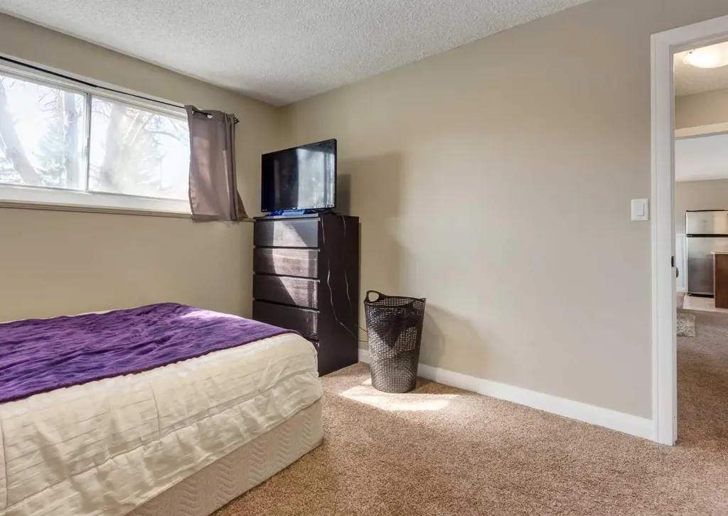 10012 Oakfield Drive SW Calgary AB T2V 4B4