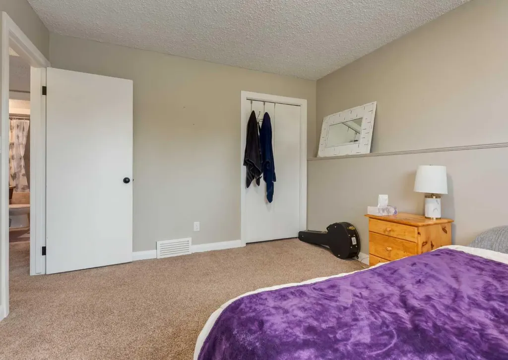 10012 Oakfield Drive SW Calgary AB T2V 4B4