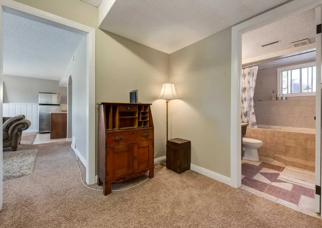 10012 Oakfield Drive SW Calgary AB T2V 4B4