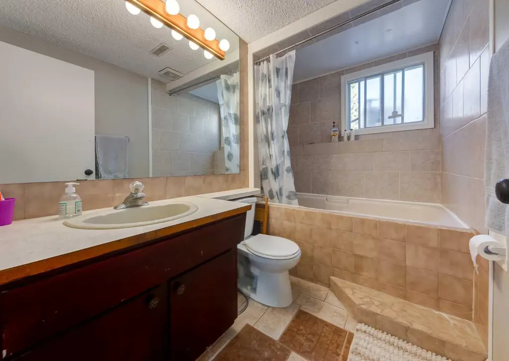 10012 Oakfield Drive SW Calgary AB T2V 4B4