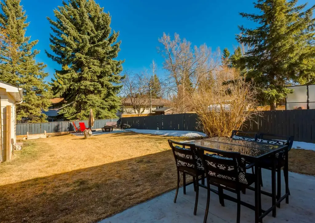 10012 Oakfield Drive SW Calgary AB T2V 4B4