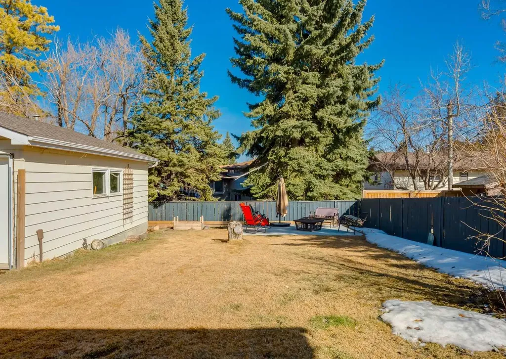 10012 Oakfield Drive SW Calgary AB T2V 4B4