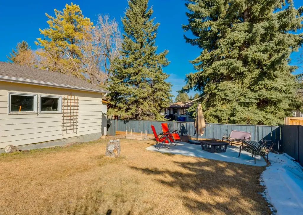 10012 Oakfield Drive SW Calgary AB T2V 4B4