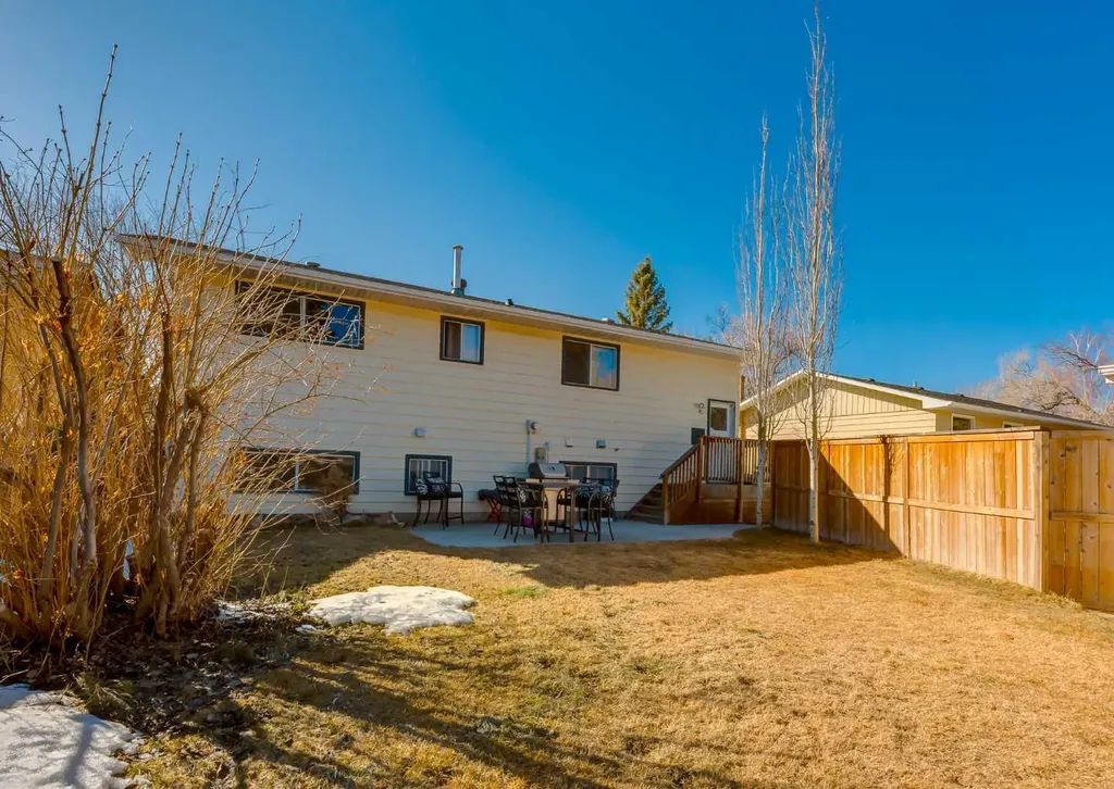 10012 Oakfield Drive SW Calgary AB T2V 4B4