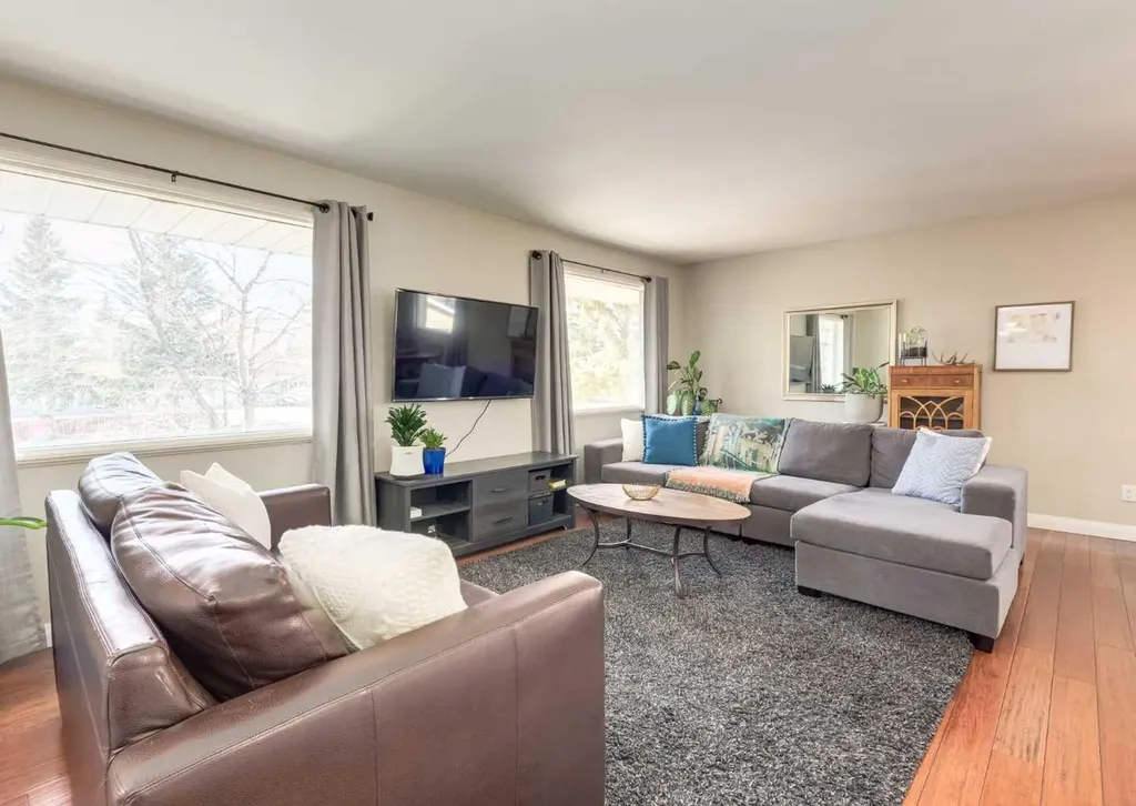10012 Oakfield Drive SW Calgary AB T2V 4B4