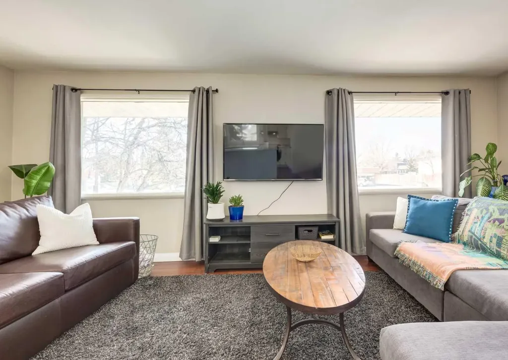 10012 Oakfield Drive SW Calgary AB T2V 4B4