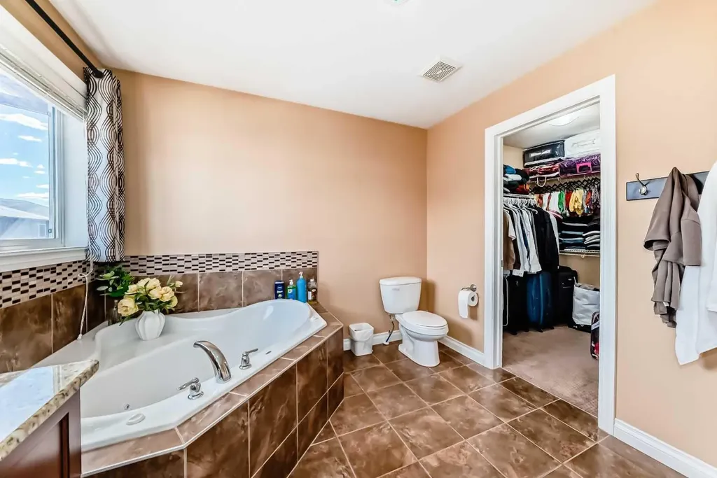 117 Saddlelake Grove NE Calgary AB T3J 0L1