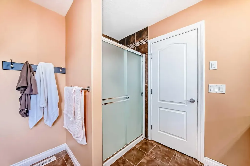 117 Saddlelake Grove NE Calgary AB T3J 0L1