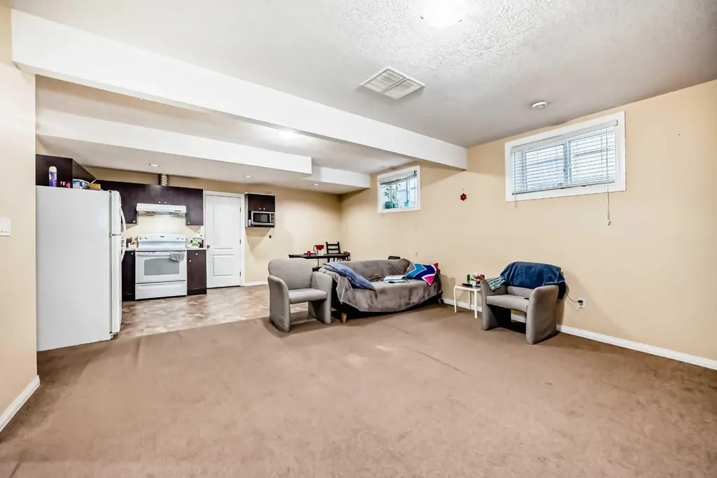 117 Saddlelake Grove NE Calgary AB T3J 0L1