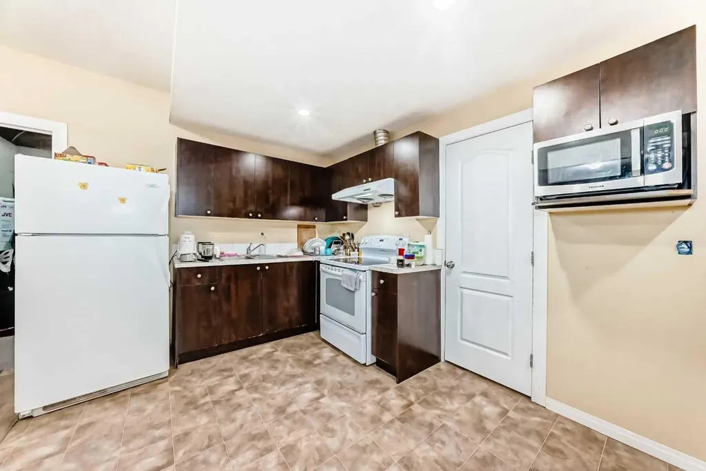 117 Saddlelake Grove NE Calgary AB T3J 0L1
