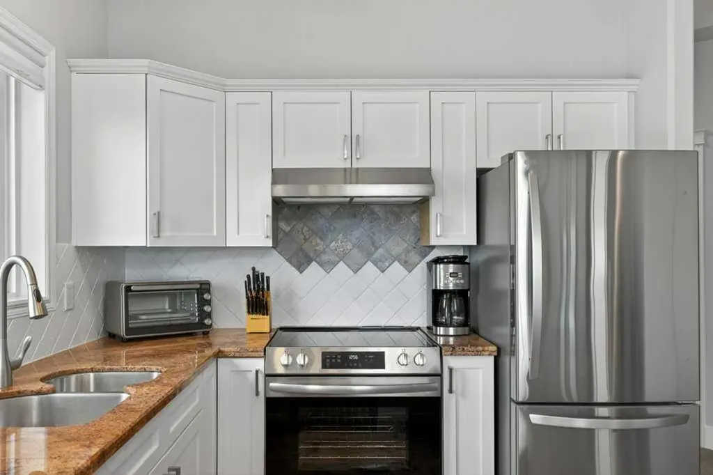 7451 Springbank Boulevard SW Calgary AB T3H 4K5