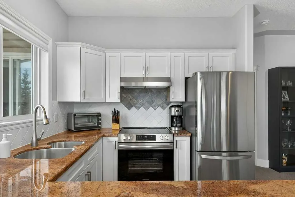 7451 Springbank Boulevard SW Calgary AB T3H 4K5