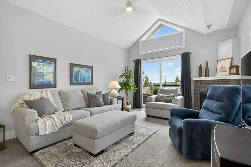 7451 Springbank Boulevard SW Calgary AB T3H 4K5