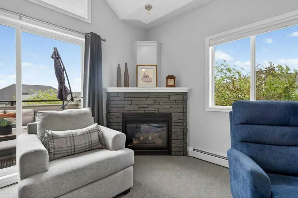 7451 Springbank Boulevard SW Calgary AB T3H 4K5