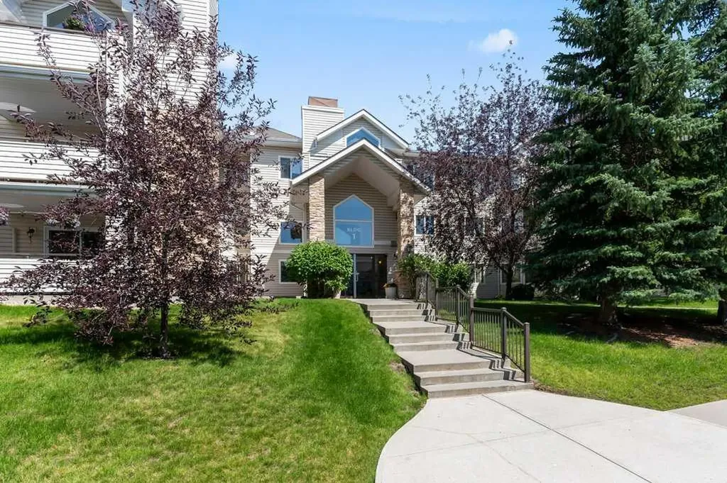 7451 Springbank Boulevard SW Calgary AB T3H 4K5