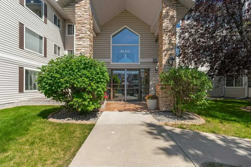 7451 Springbank Boulevard SW Calgary AB T3H 4K5