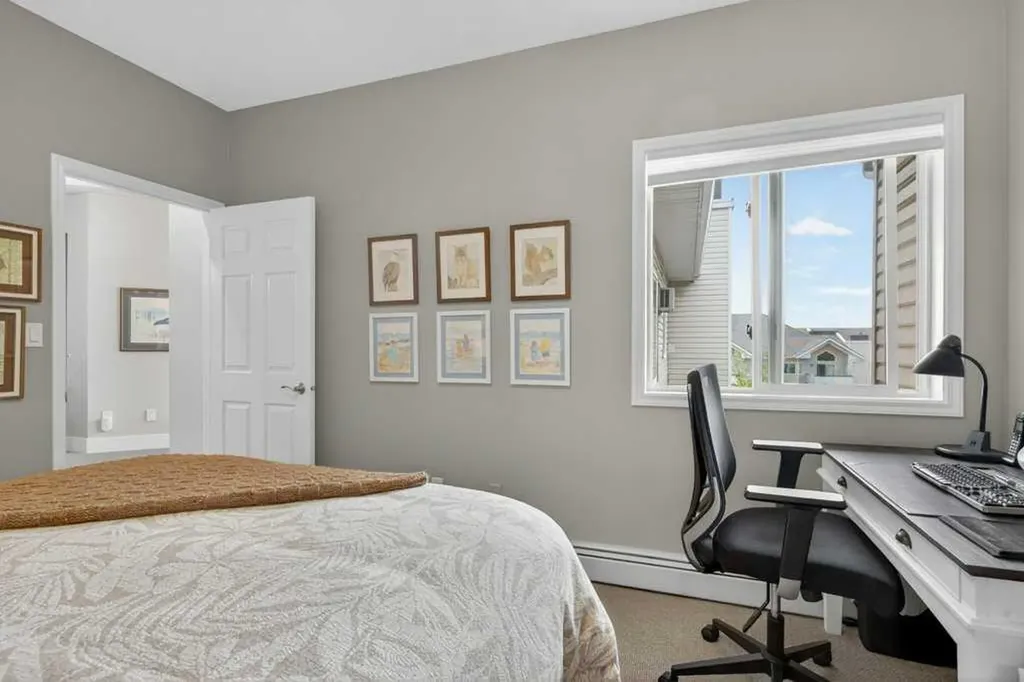 7451 Springbank Boulevard SW Calgary AB T3H 4K5