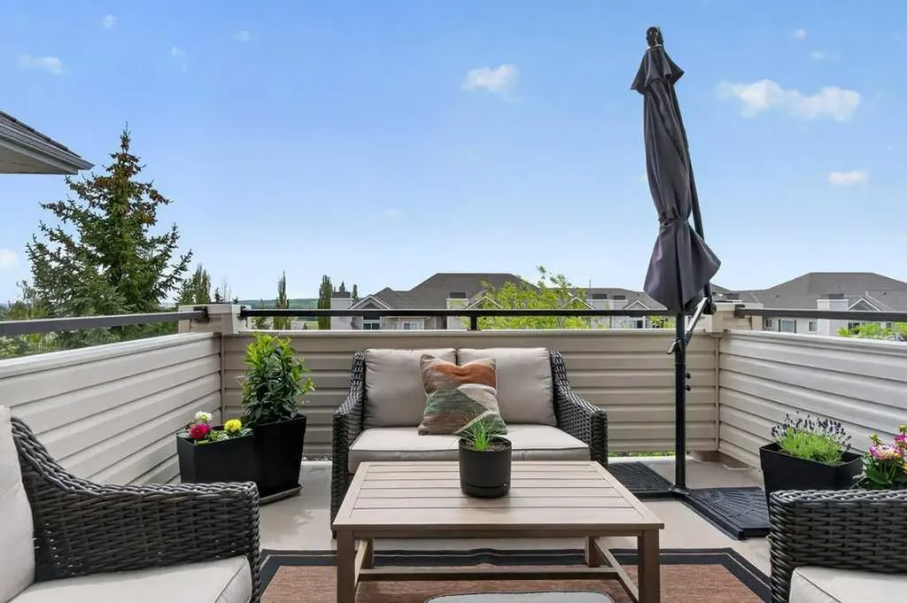 7451 Springbank Boulevard SW Calgary AB T3H 4K5