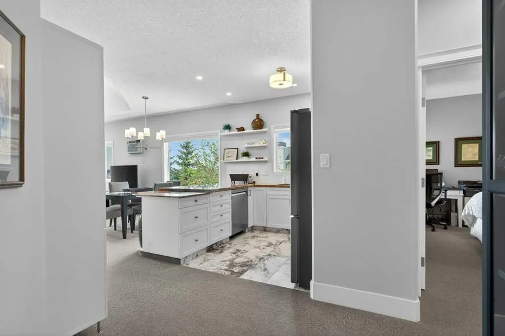 7451 Springbank Boulevard SW Calgary AB T3H 4K5