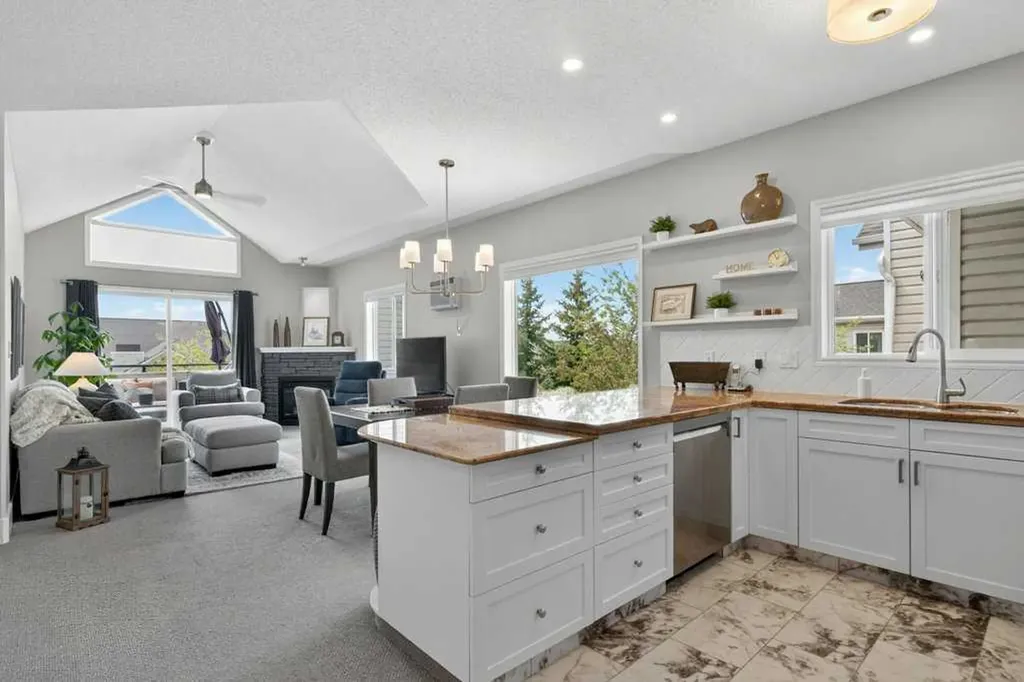 7451 Springbank Boulevard SW Calgary AB T3H 4K5
