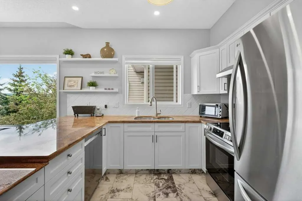 7451 Springbank Boulevard SW Calgary AB T3H 4K5