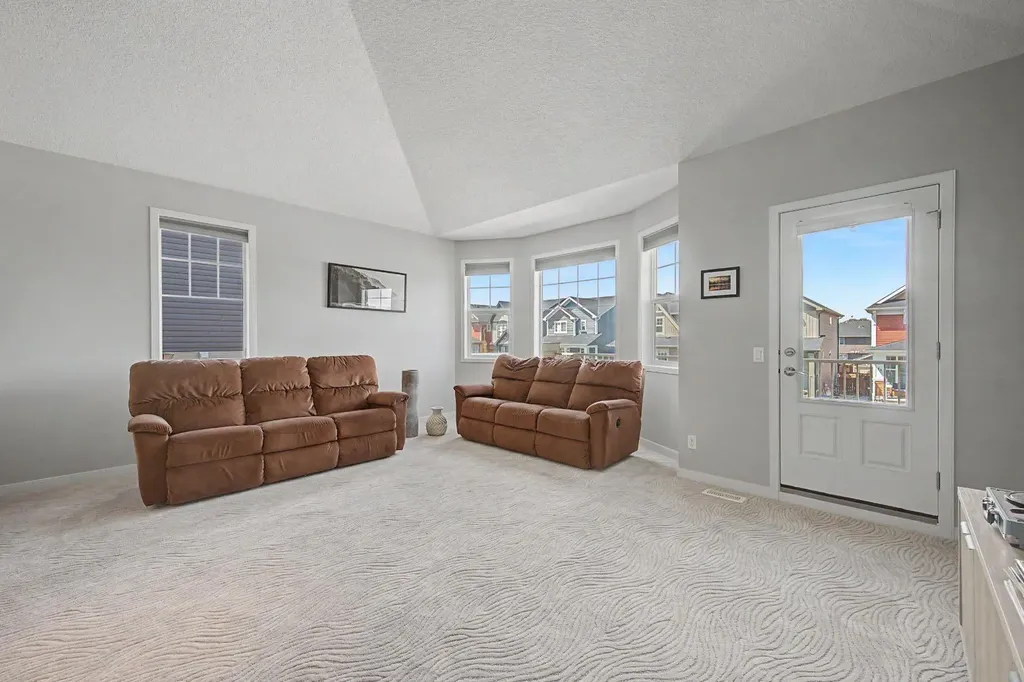 53 Fireside Crescent Cochrane AB T4C 2L4