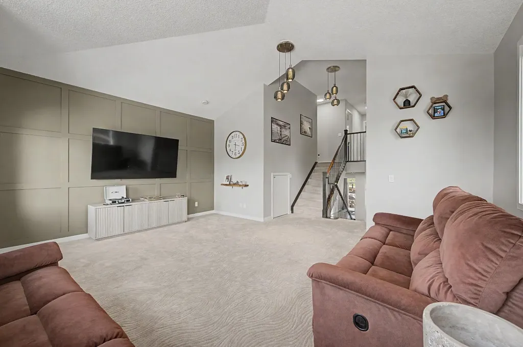 53 Fireside Crescent Cochrane AB T4C 2L4