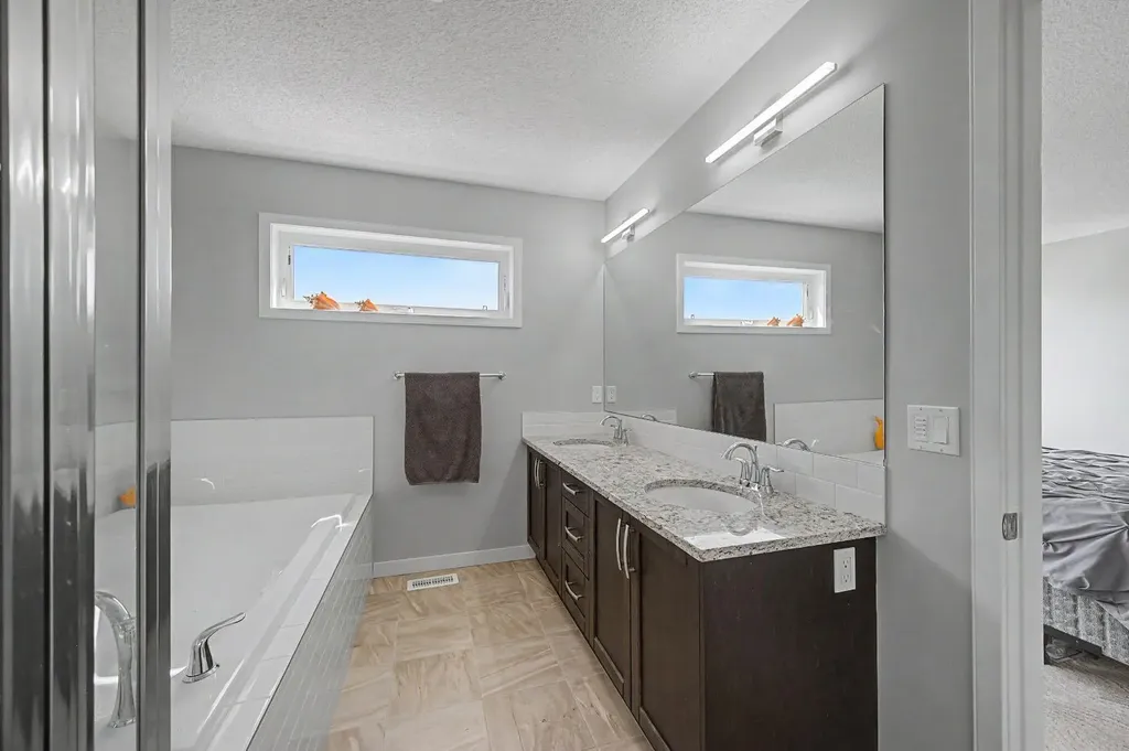 53 Fireside Crescent Cochrane AB T4C 2L4