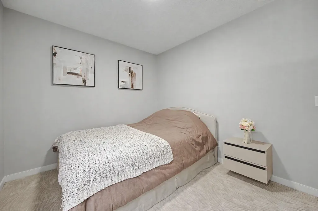 53 Fireside Crescent Cochrane AB T4C 2L4