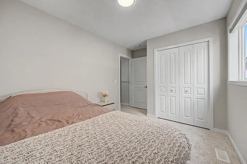 53 Fireside Crescent Cochrane AB T4C 2L4