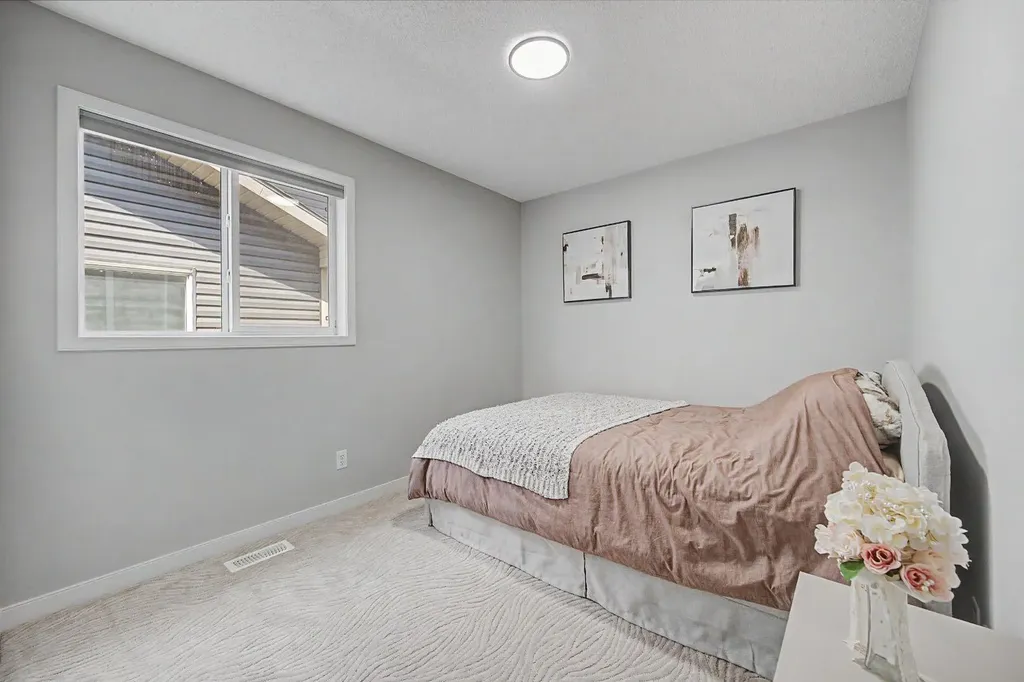 53 Fireside Crescent Cochrane AB T4C 2L4