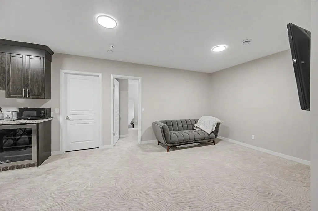 53 Fireside Crescent Cochrane AB T4C 2L4