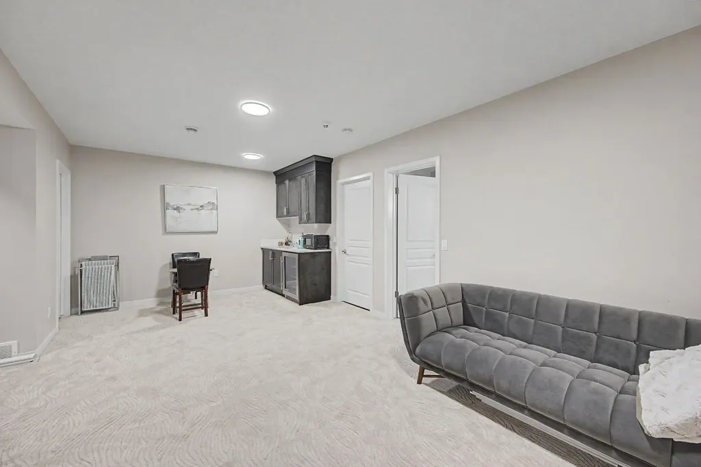 53 Fireside Crescent Cochrane AB T4C 2L4
