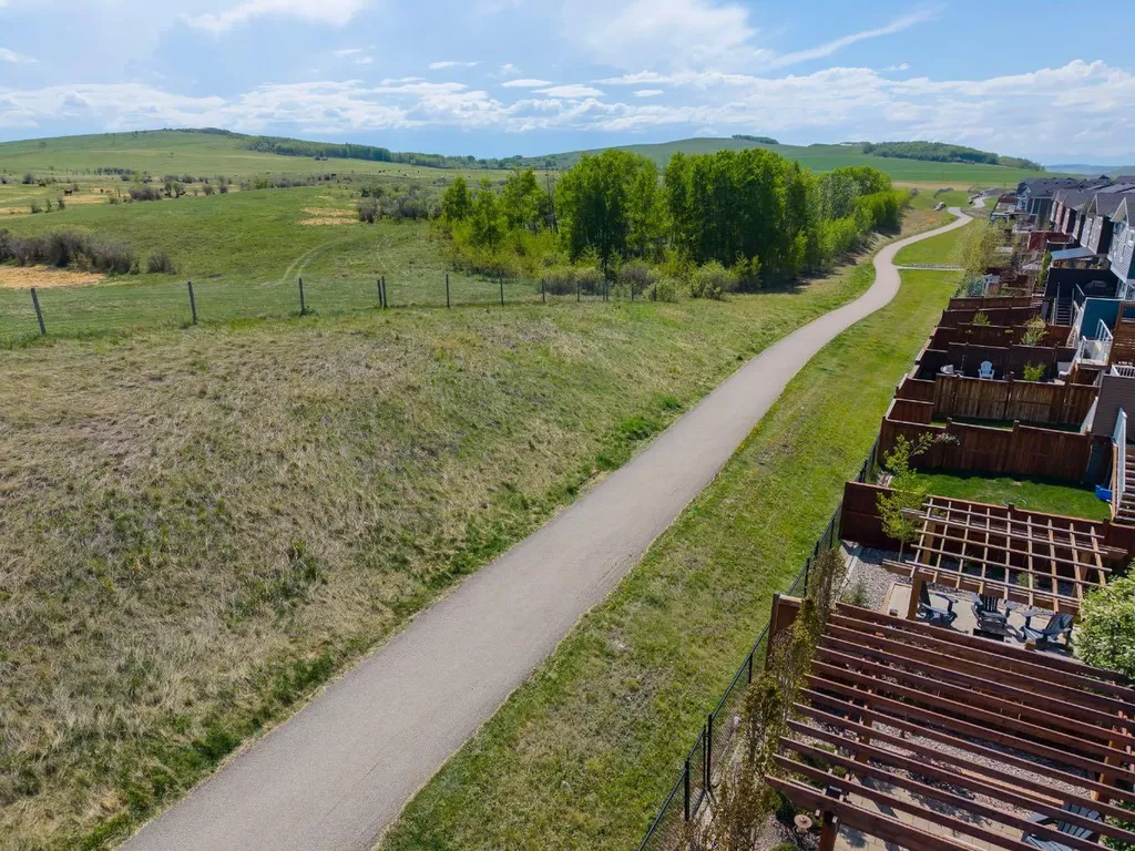 53 Fireside Crescent Cochrane AB T4C 2L4