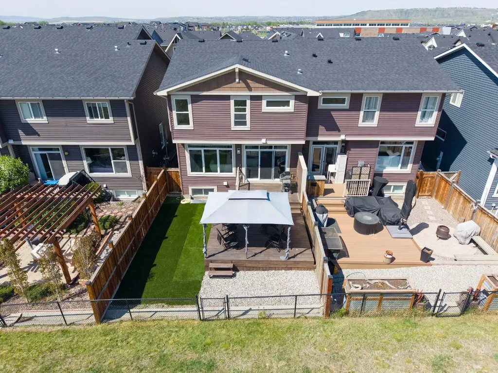 53 Fireside Crescent Cochrane AB T4C 2L4