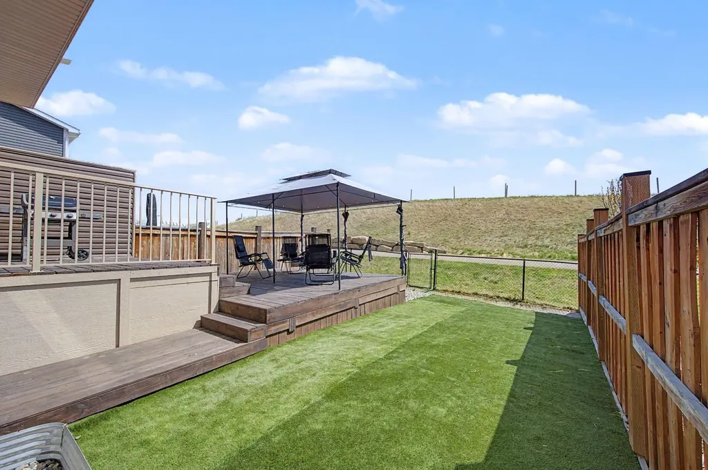 53 Fireside Crescent Cochrane AB T4C 2L4