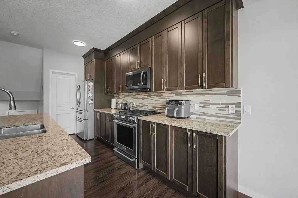 53 Fireside Crescent Cochrane AB T4C 2L4
