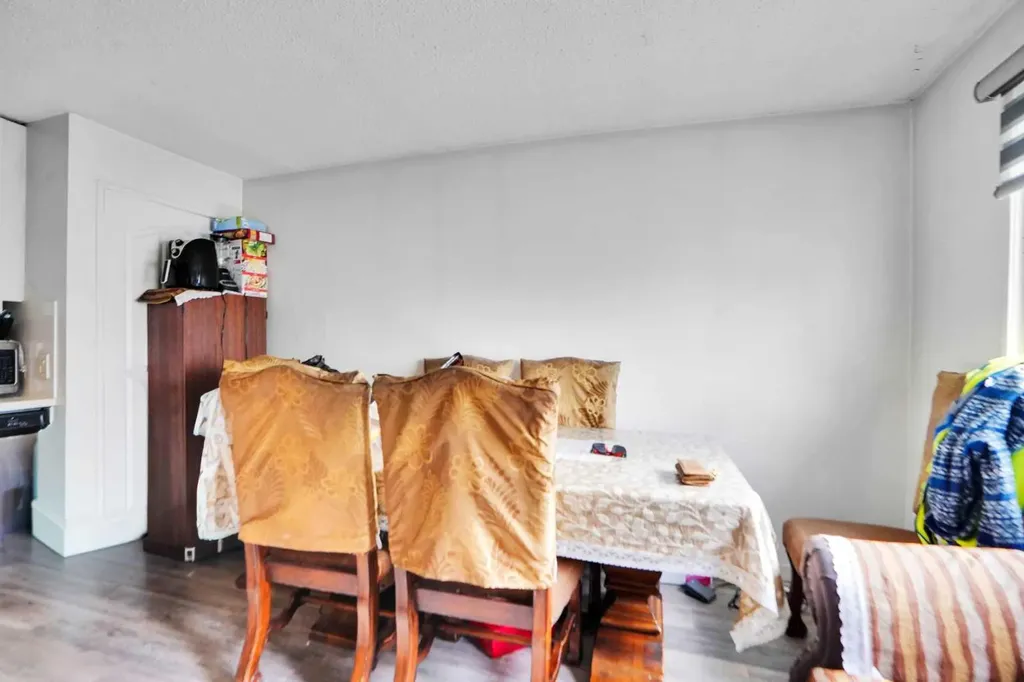 168 Castlebrook Drive NE Calgary AB t3j5k2
