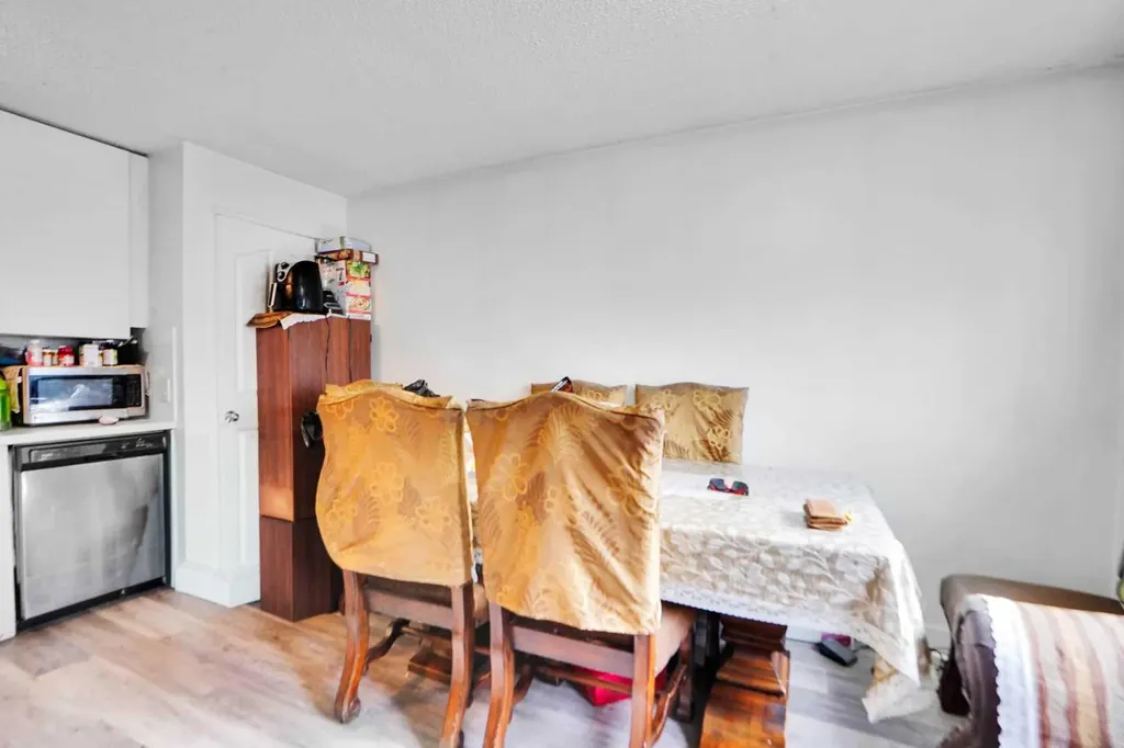168 Castlebrook Drive NE Calgary AB t3j5k2