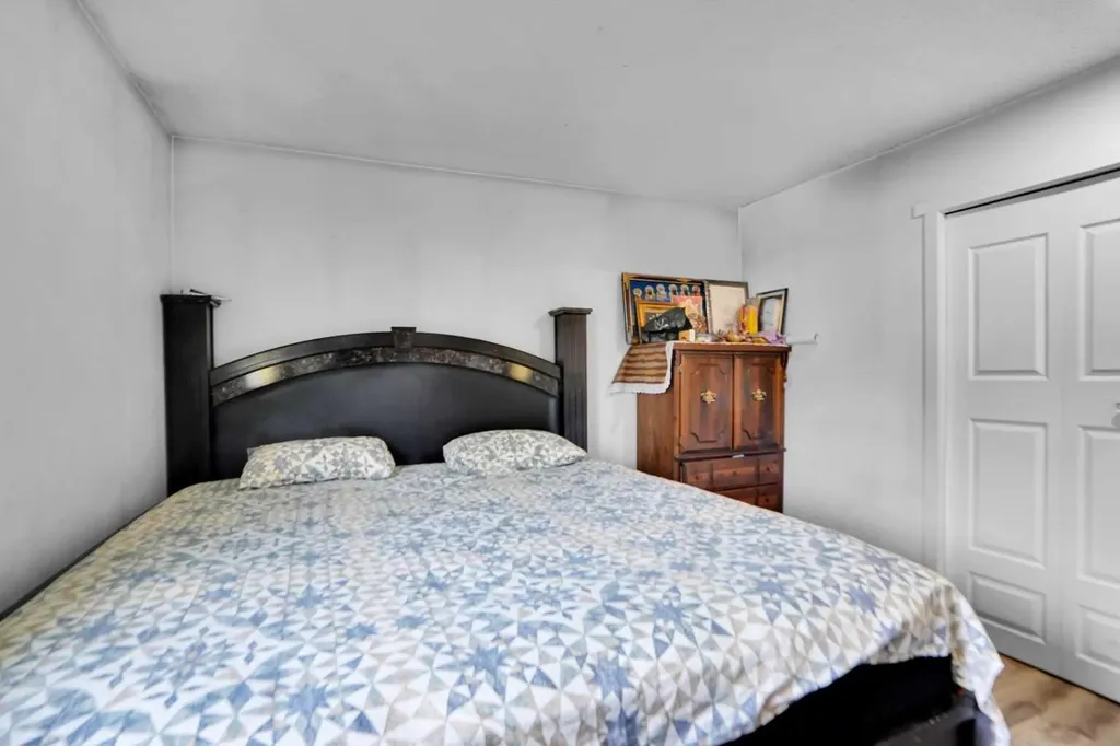168 Castlebrook Drive NE Calgary AB t3j5k2